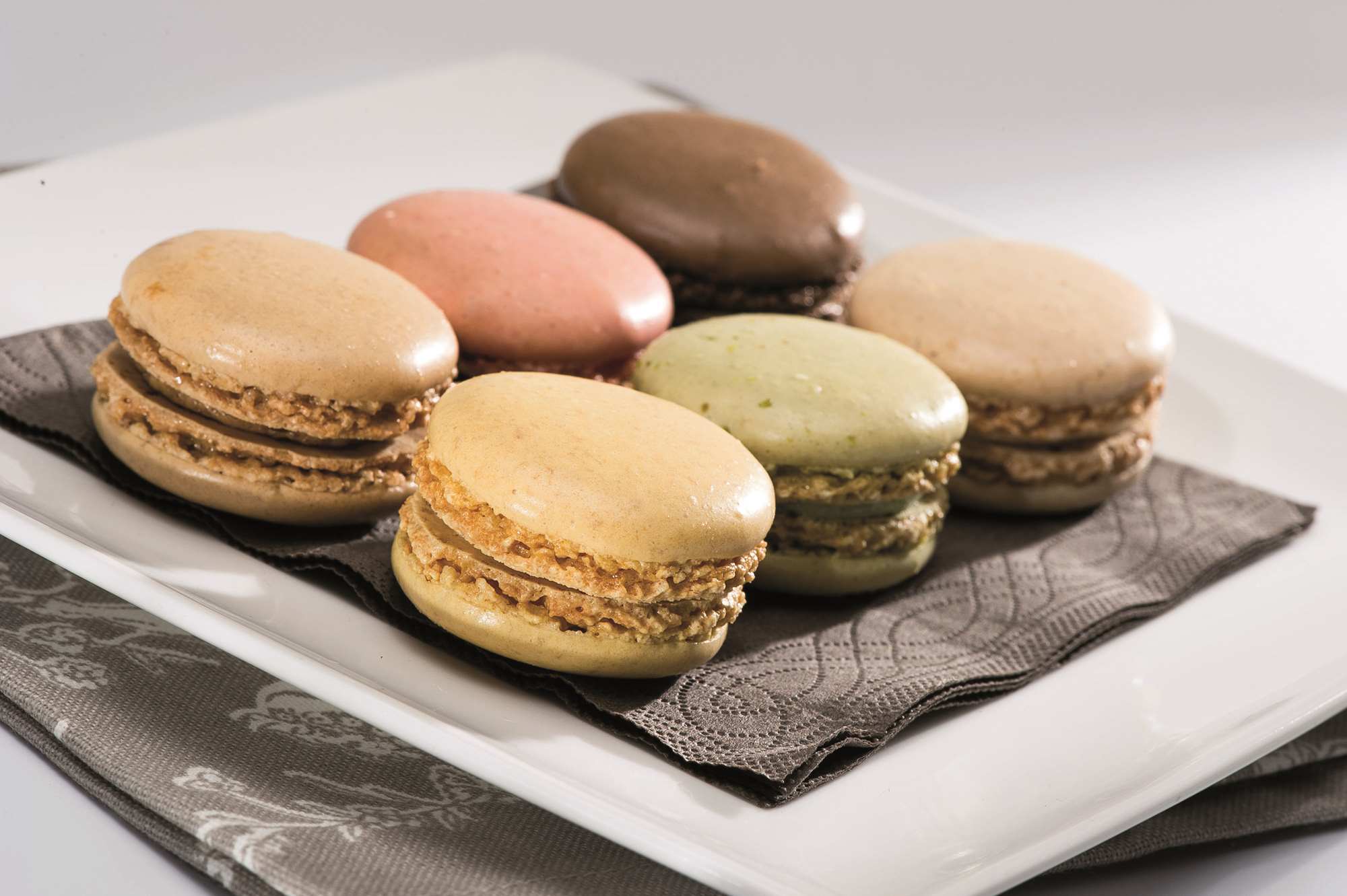 27401 - Mini Macarons | Landert Bread